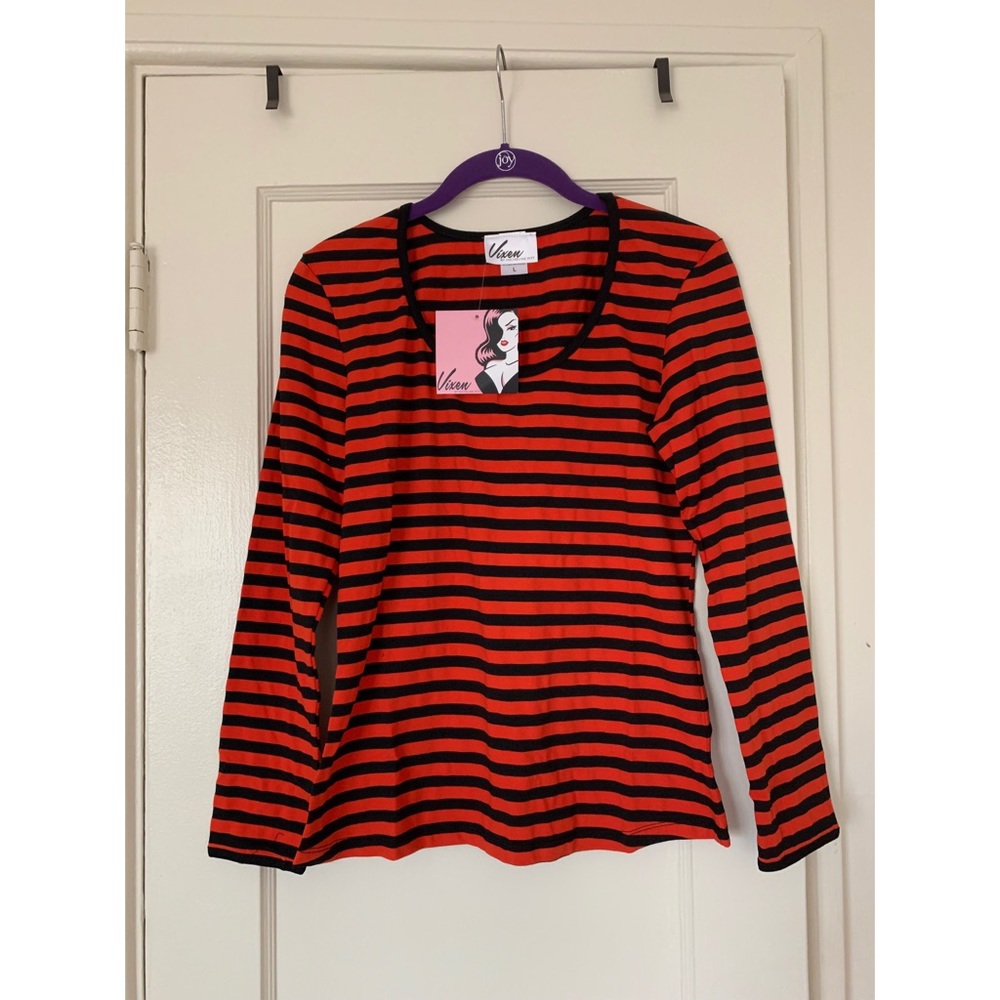 Brand new fitted top with 3/4 length